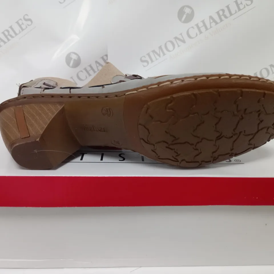 BOXED PAIR OF RIEKER INTERWEAVE LEATHER LOW HEEL BOOTS TAUPE, SIZE 6 UK
