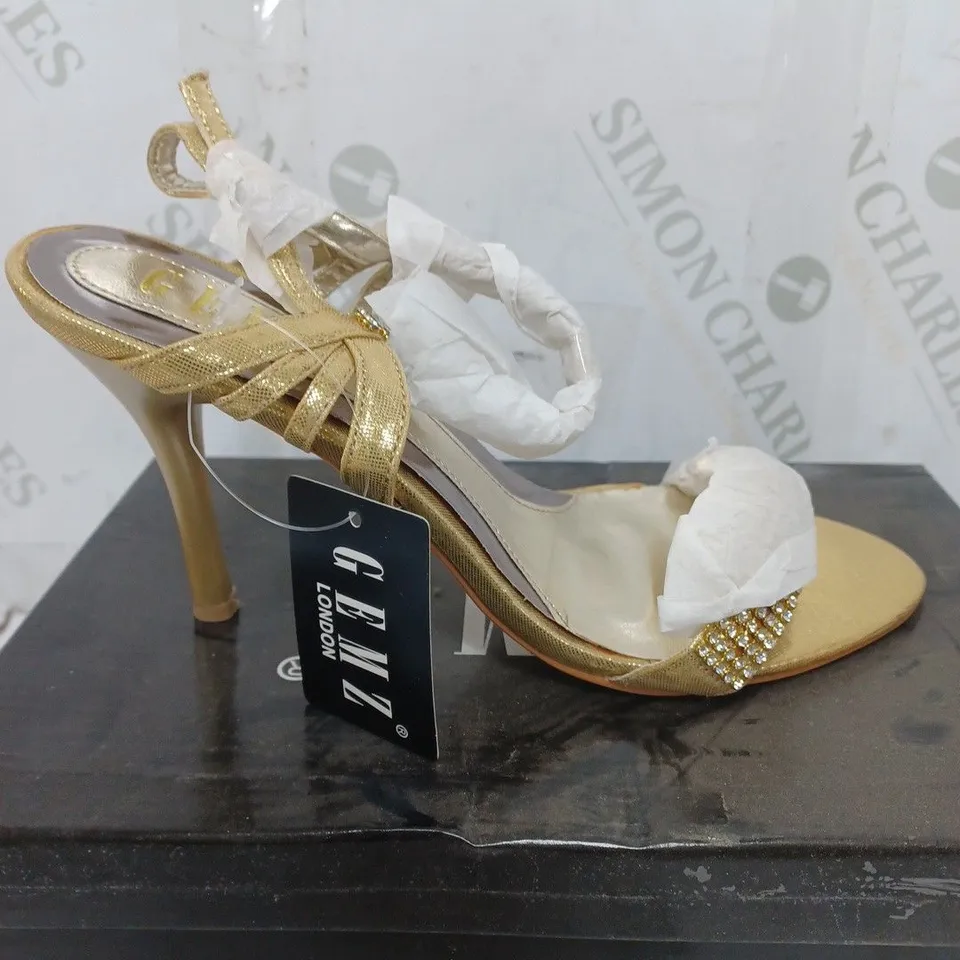 BOX OF APPROXIMATELY 15 ASSORTED SHOES TO INCLUDE BLACK HEELS, GOLD HEELS, RED HEELS ETC