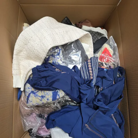 APPROXIMATELY 30 ASSORTED CLOTHING ITEMS IN VARIOUS SIZES, STYLES & COLOURS - COLLECTION ONLY