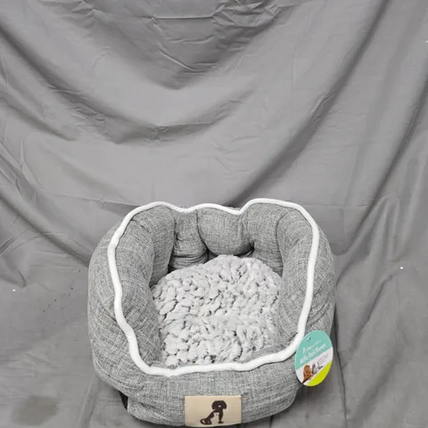 GREY FABRIC PET BED WITH PLUSH INNER LINING