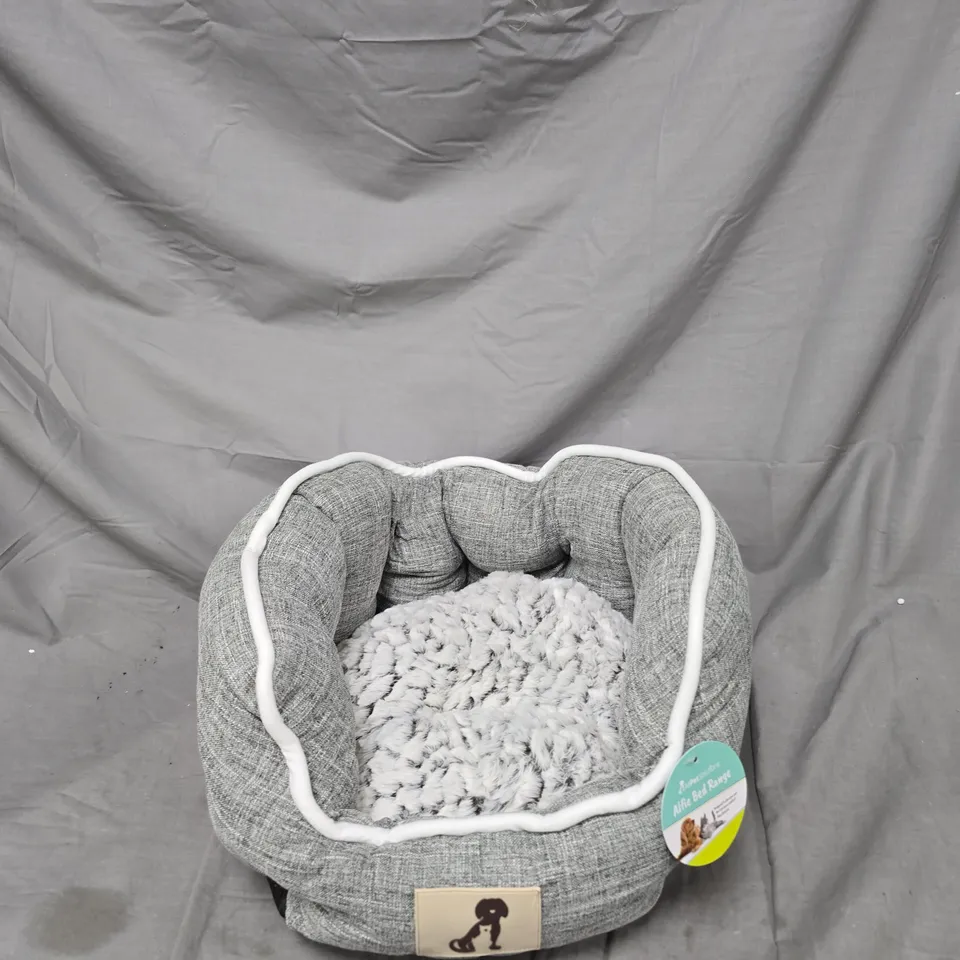 GREY FABRIC PET BED WITH PLUSH INNER LINING