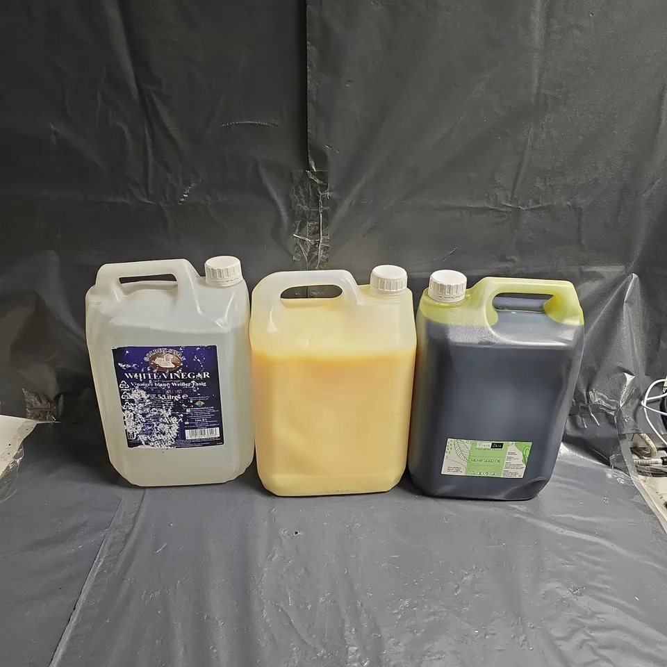 LOT OF 3 ASSORTED LARGE LIQUIDS TO INCLUDE - FRESH SKIN HEMP SEED OIL - WHITE VINEGAR - ETC