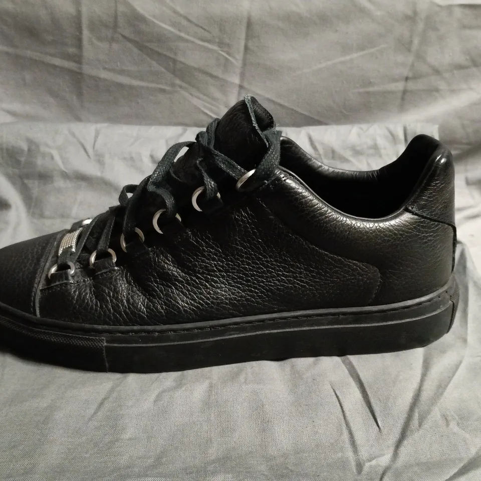 BALENCIAGA LEATHER TRAINER IN BLACK -  40