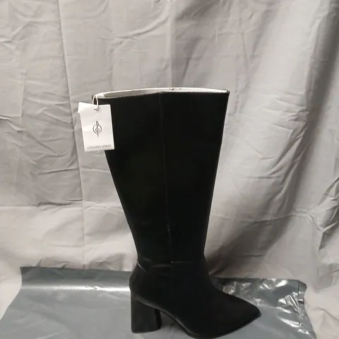 STRADIVARIUS BLACK KNEE-HIGH BOOTS WITH BLOCK HEEL UK SIZE 8. UNBOXED