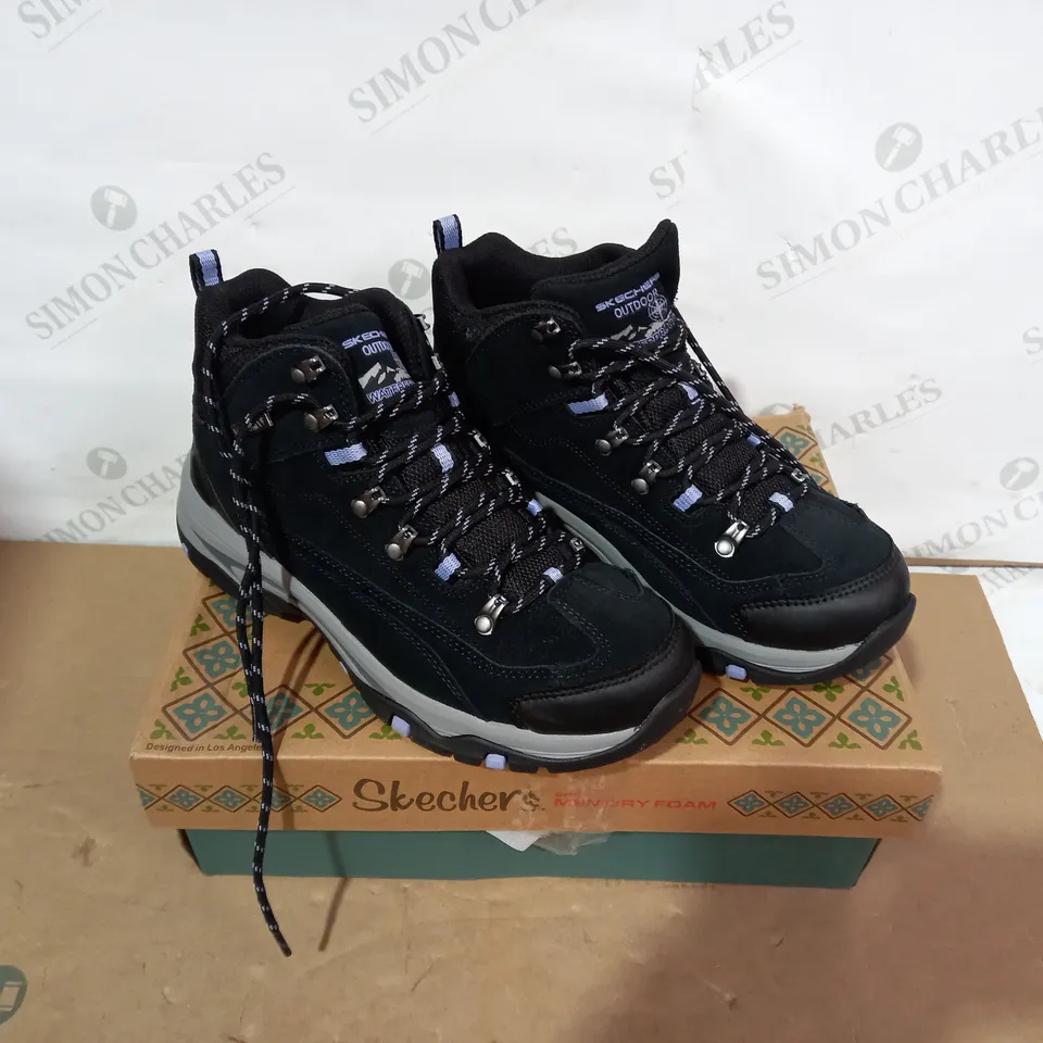 BOXED PAIR OF SKECHERS - SIZE 5.5
