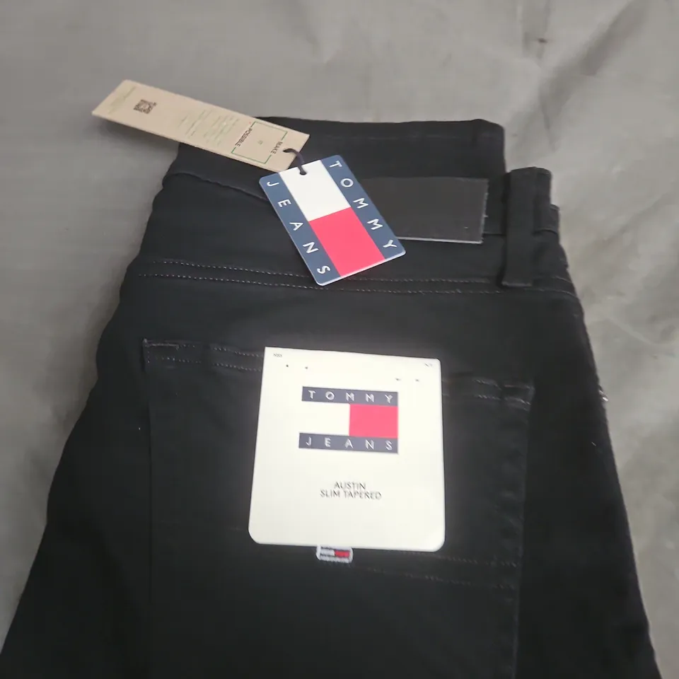 TOMMY JEANS AUSTIN SLIM TAPERED JEANS - BLACK - SIZE W34 X L32