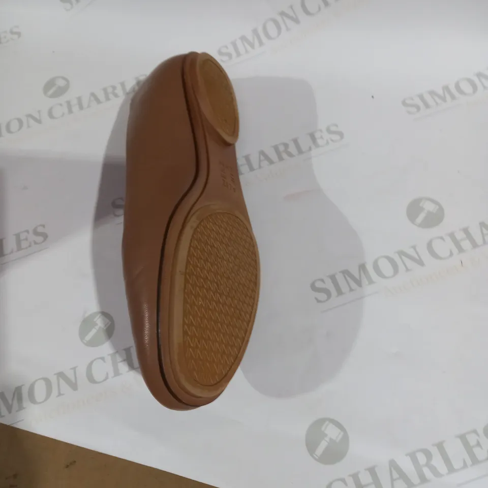 NATURALIZER BROWN SLIP ON SHOE SIZE 5 