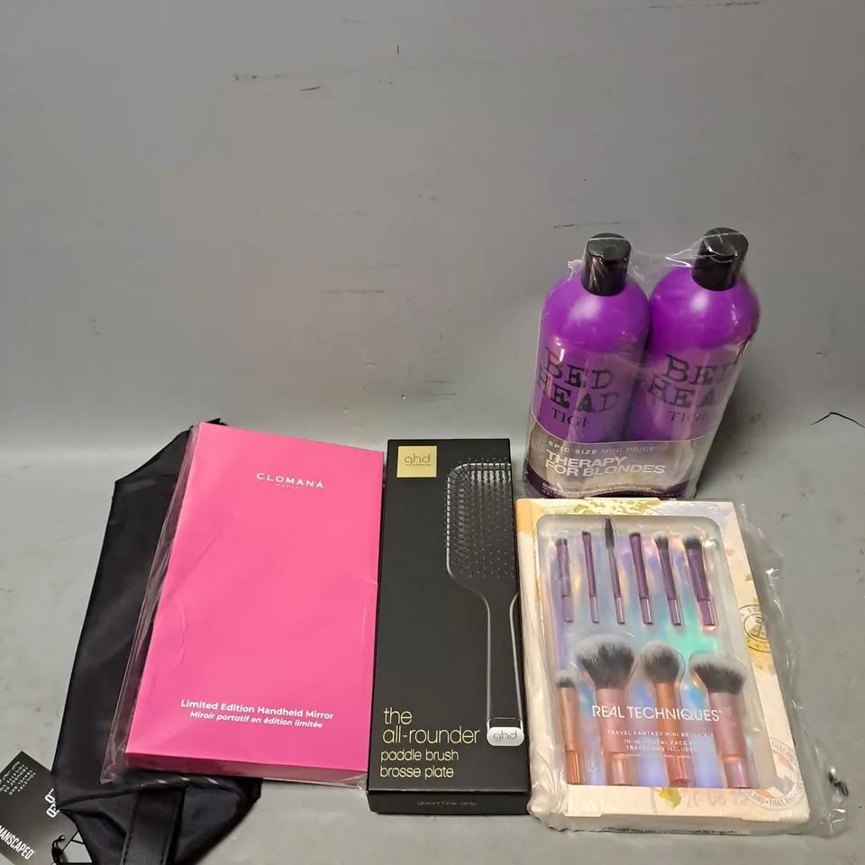 BOX OF APPROXIMATELY 15 ASSORTED COSMETIC ITEMS TO INCLUDE - MANSCAPED SHED 2.0 WASHBAG - REAL TECHNIQUES BRUSH SET - CLOMANA LIMITED EDITION HAND HELD MIRROR - ETC