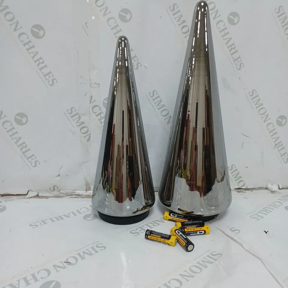 BOXED KELLY HOPPEN SET OF 2 INDOOR/OUTDOOR PRELIT GLASS DECOR - REFLECTIVE CONES