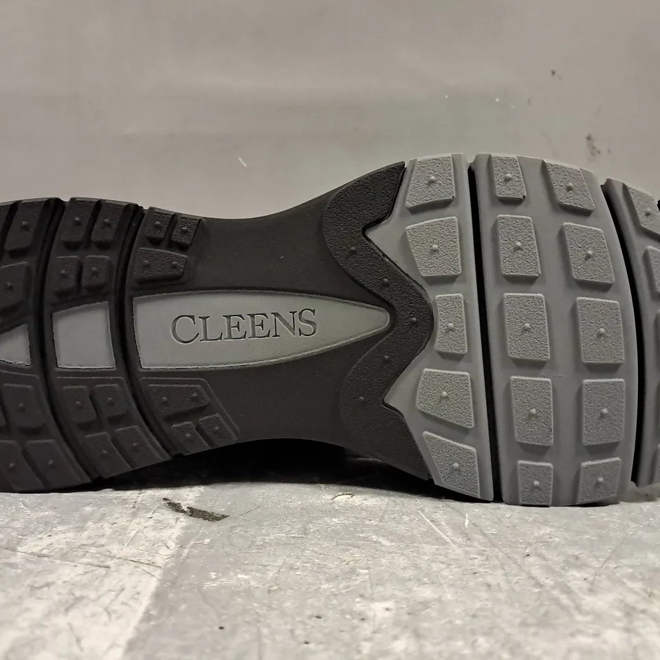 BOXED PAIR OF CLEENS PULSE RUNNER SHOES IN PHANTOM BLACK UK SIZE 7