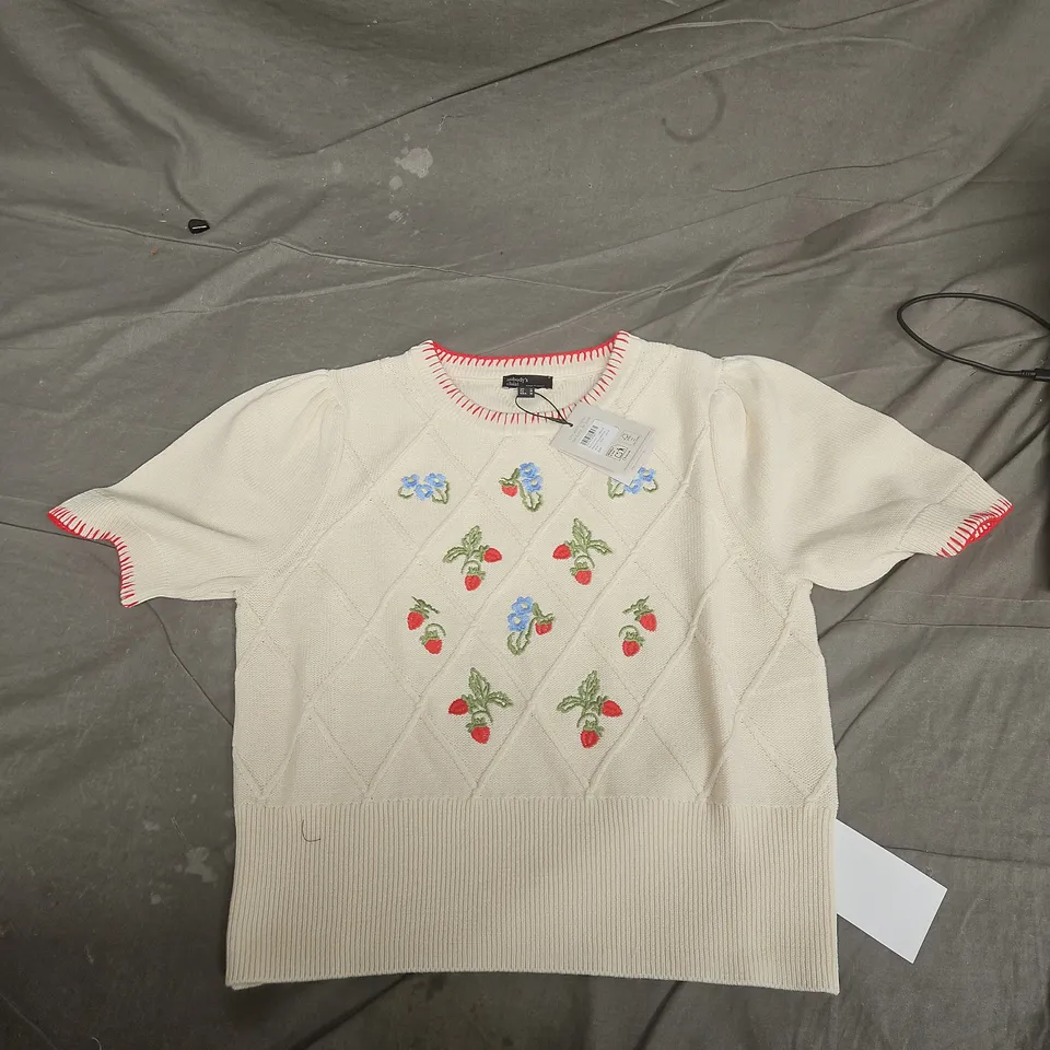 NOBODY'S CHILD STRAWBERRY EMBROIDERED KNIT TOP – CREAM, UK M