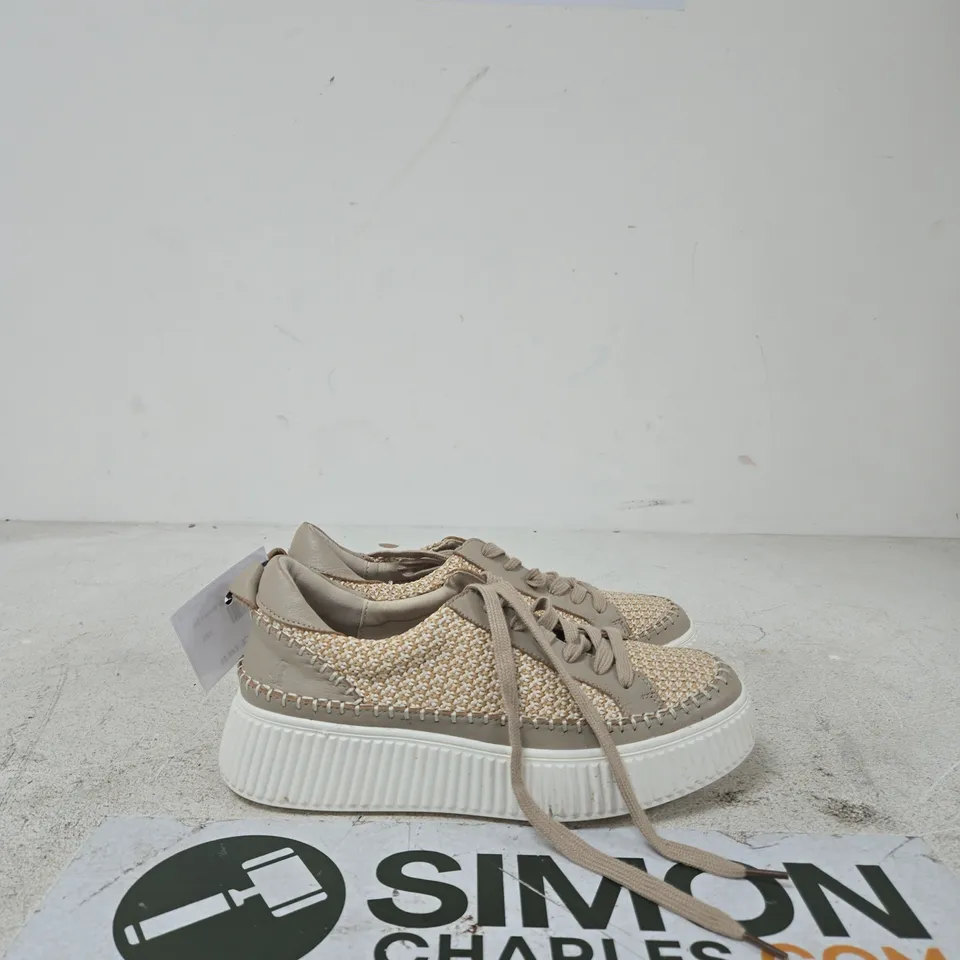 HUSH PUPPIES BEIGE KNITTED SNEAKERS WITH CHUNKY WHITE SOLE – WOMEN'S UK SIZE 7