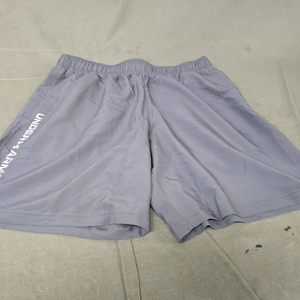 UNDER ARMOUR GREY ATHLETIC SHORTS - SIZE L
