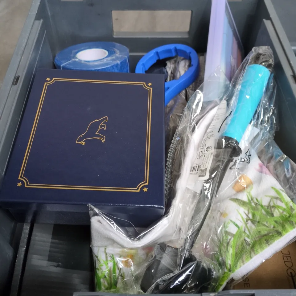 APPROXIMATELY 15 ASSORTED HOUSEHOLD ITEMS TO INCLUDE QUICK EFFECT COATING AGENT, TABLET CASE AND A NOMA SHINING STAR