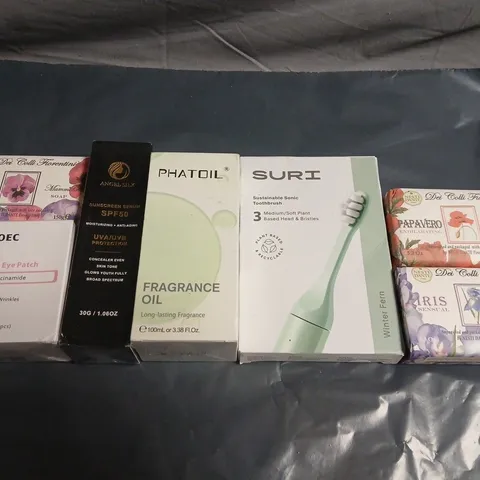 APPROXIMATELY 15 ASSORTED HEALTH & BEAUTY PRODUCTS TO INCLUDE SOAPS, EYE PATCHES AND TOOTHBRUSH