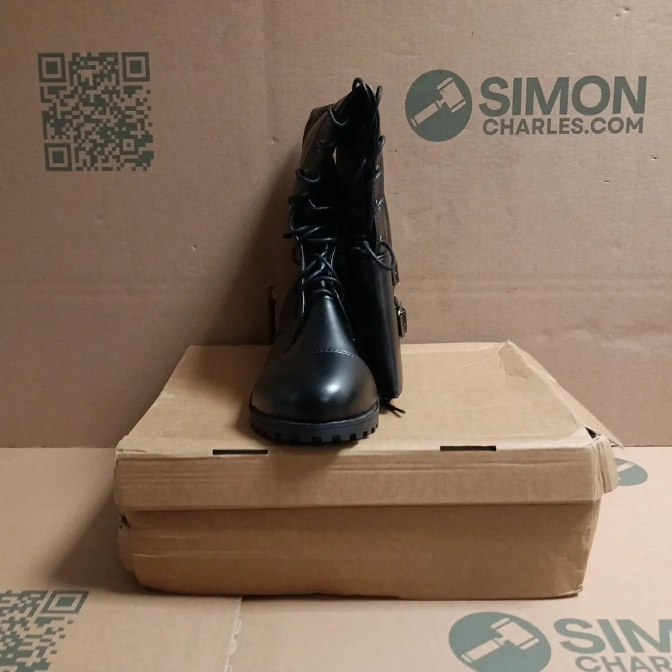 BOXED PAIR OF UNBRANDED KNEE-HIGH BOOTS IN BLACK SIZE EU 41