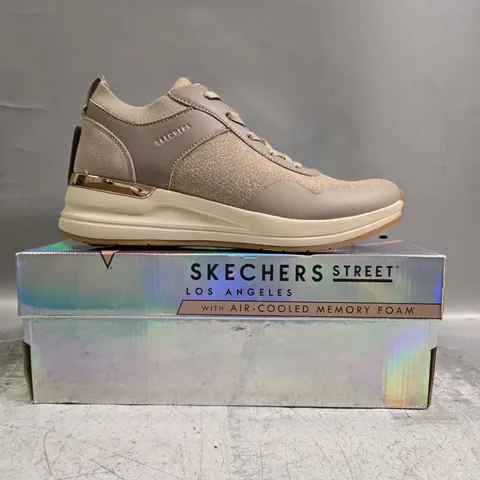 BOXED PAIR OF SKECHERS SHOES IN TAUPE W. GLITTER EFFECT SIZE UK 8