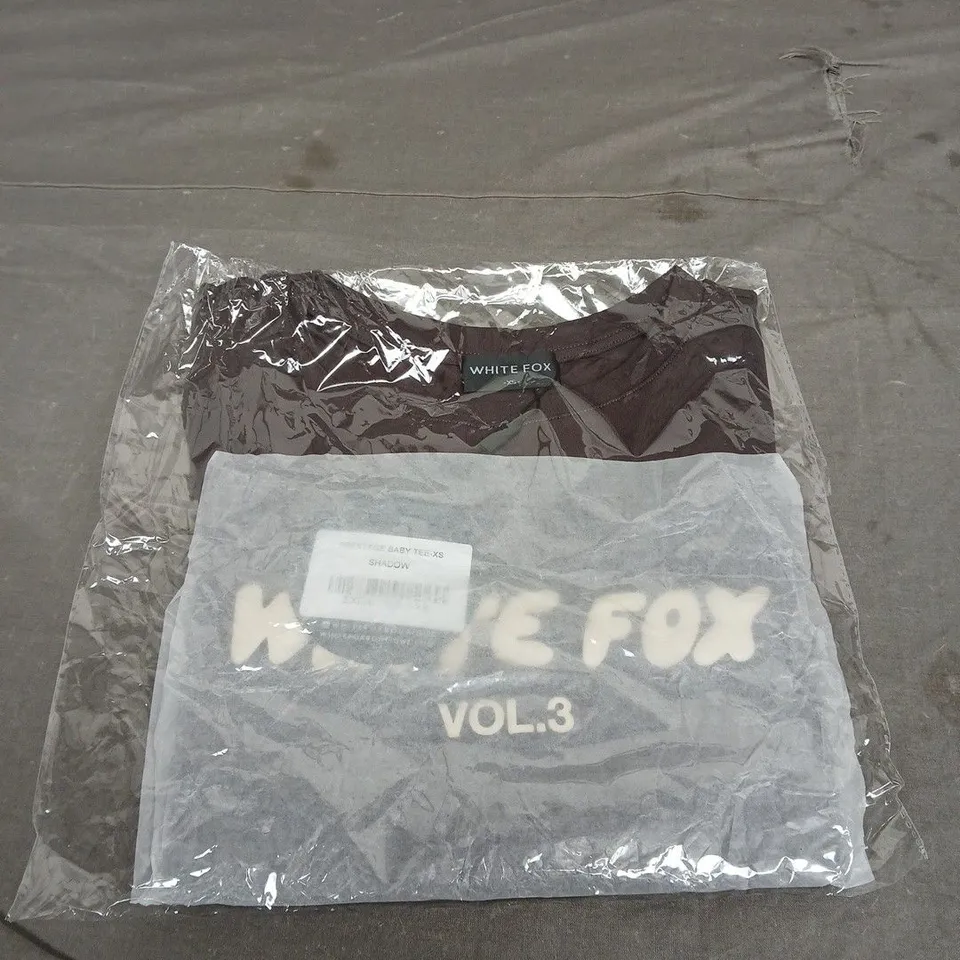 BAGGED WHITE FOX OFFSTAGE BABY TEE - SIZE XS