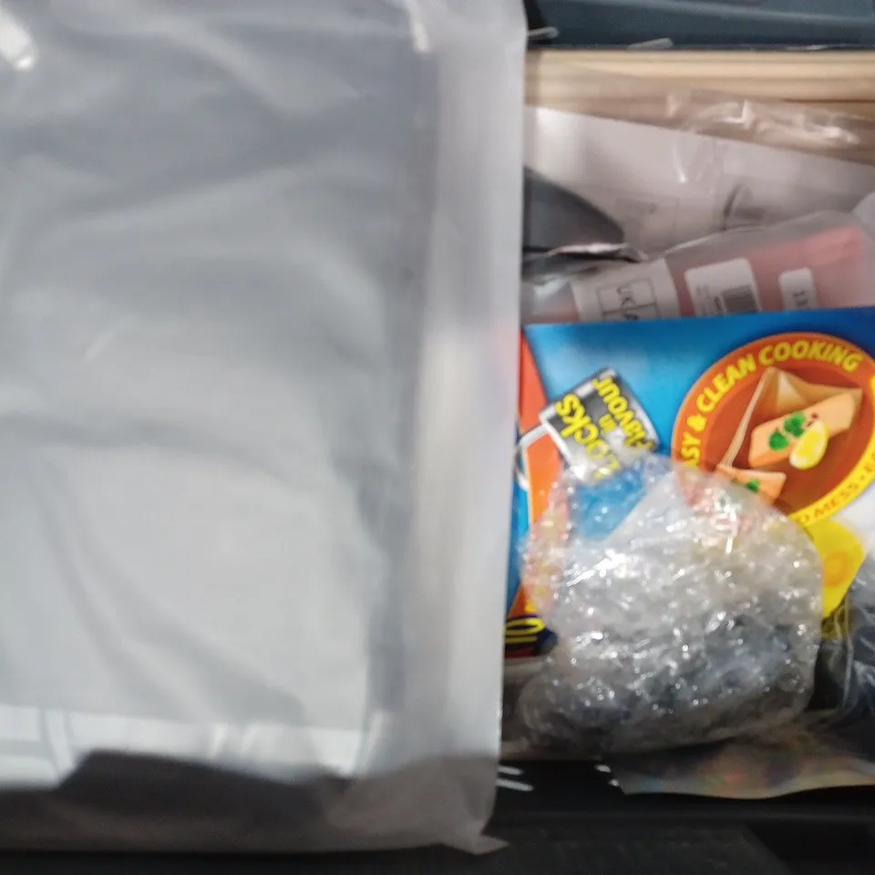 APPROXIMATELY 10 ASSORTED HOUSEHOLD ITEMS TO INCLUDE MUCK MUNCHERS KICK-START BIO-BOOSTER, PACK OF PAPER STRAWS, PILL CADDY, ETC