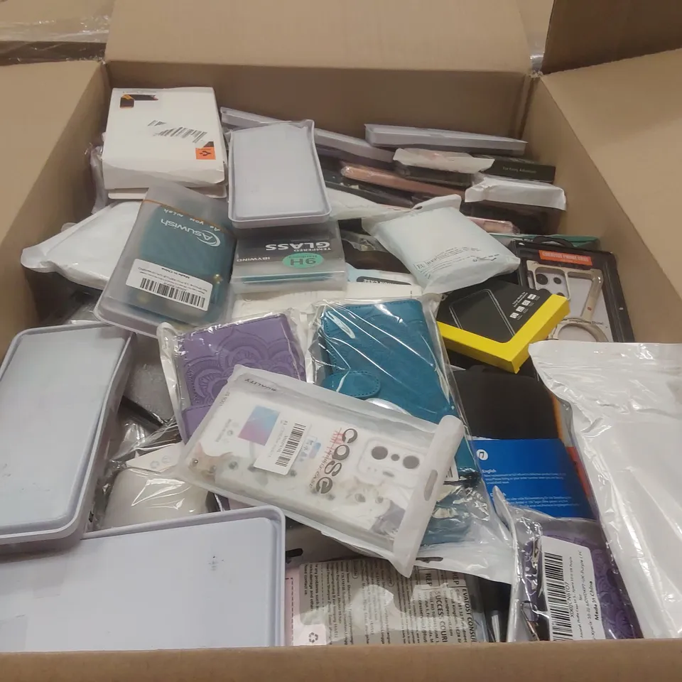 PALLET CONTAINING A VERY LARGE QUANTITY OF ASSORTED PHONE CASES ECT
