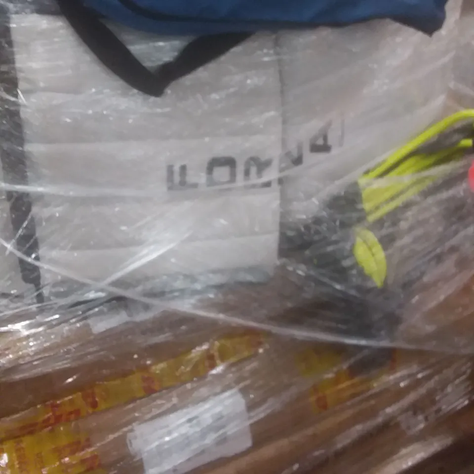 PALLET OF APPROX 14 ASSORTED SPORTING ITEMS TO INCLUDE- HURDLES - WATER BOTTLES- BADMINTON RACKET ECT