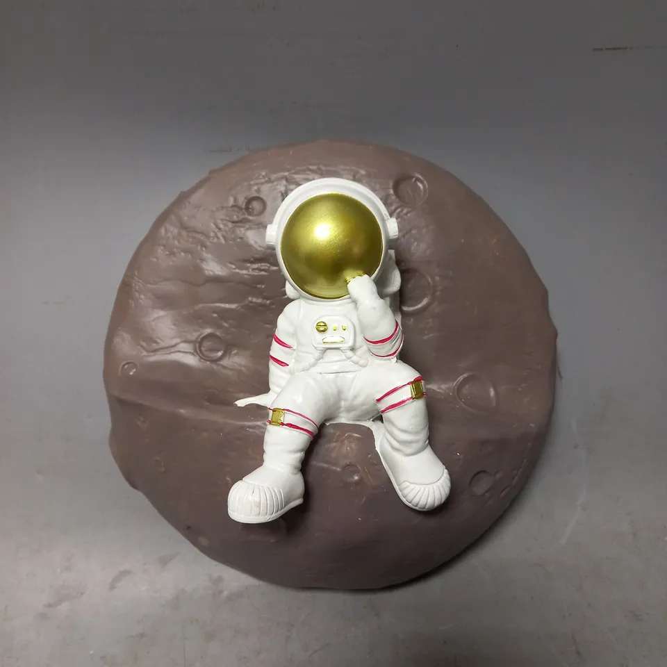 BOX SET OF APPROX 12 BRAND NEW GEMPORIA MOON SPACEMAN WALL ORNAMENT 