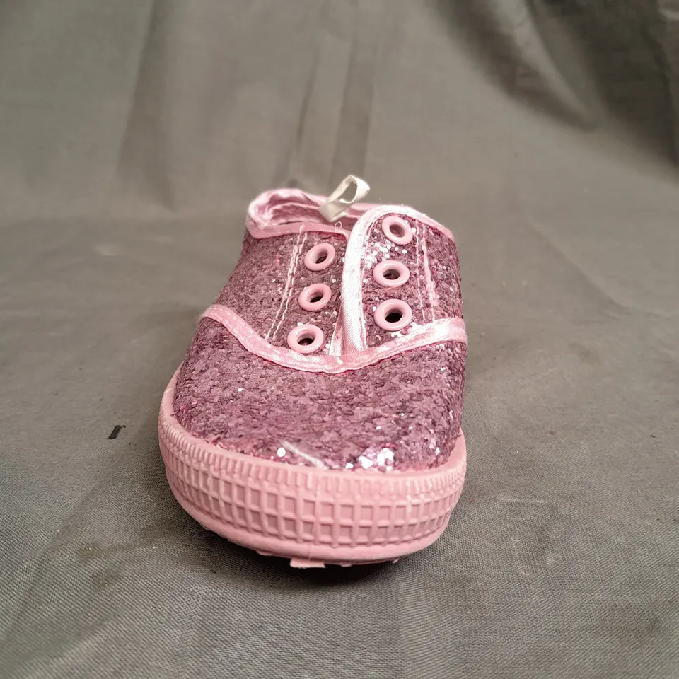 BOX OF APPROX 20 UNBRANDED PINK GITTER TRAINERS IN VARIOUS SIZES