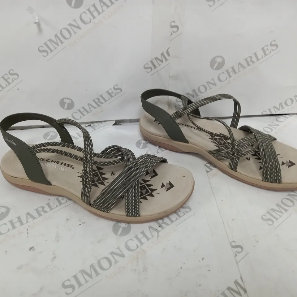 SKETCHER REGGAE SANDALS OLIVE SIZE 8 - BOXED 