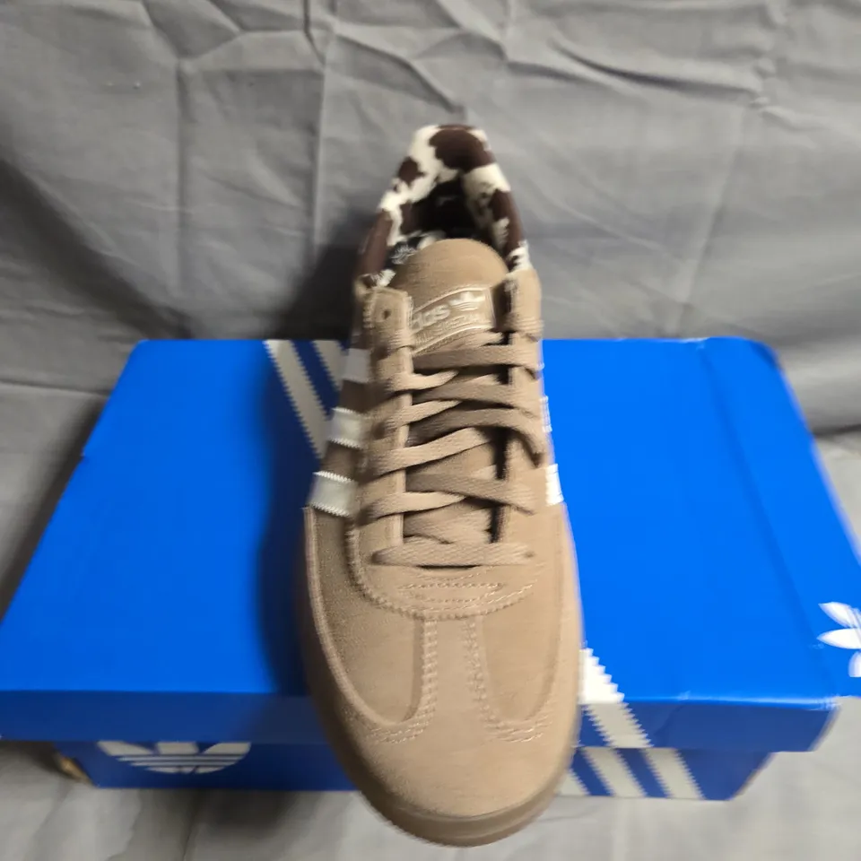 BOXED PAIR OF ADIDAS HANDBAL SPEZIAL - UK SIZE 