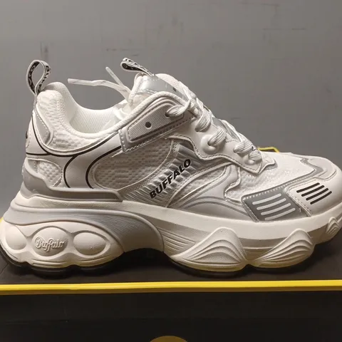 BOXED PAIR OF BUFFALO TRUCK TRAINERS - UK SIZE 6.5