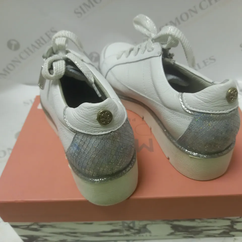 BOXED WHITE LEATHER WEDGE TRAINER WITH LACE AND ZIP