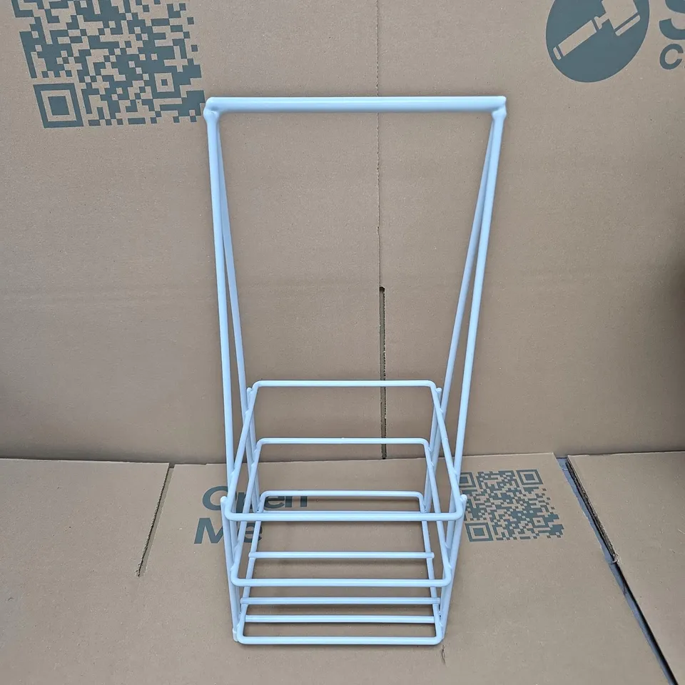 BOTTLE CARRIER IN WHITE