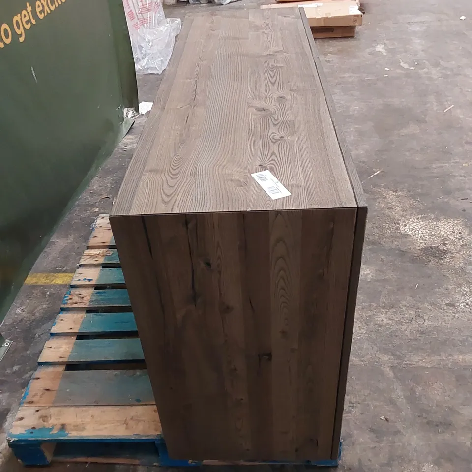 DESIGNER 3-DOOR SIDEBOARD 
