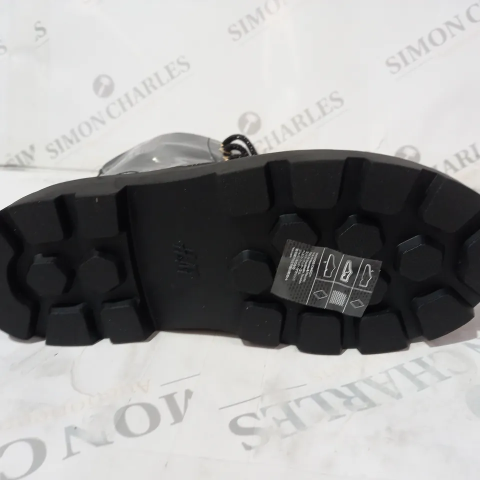 H&M BLACK CHILDRENS BOOTS SIZE 32