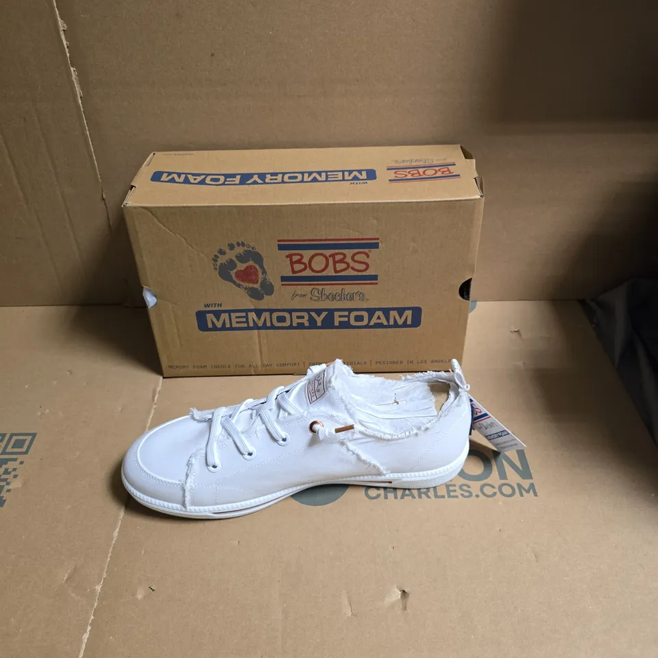 SKECHERS BOBS MEMORY FOAM SNEAKERS – WHITE - WIDE FIT - UK SIZE 8 