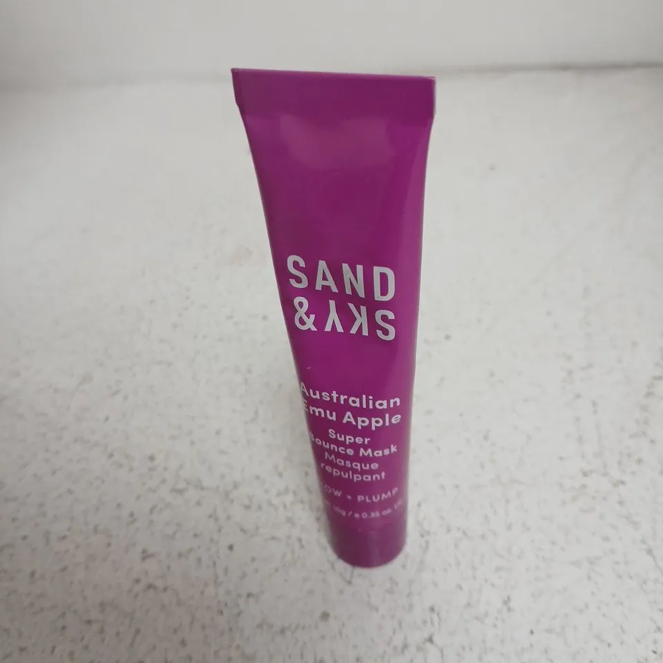 BOX OF APPROXIMATELY 700 SAND & SKY MASQUE