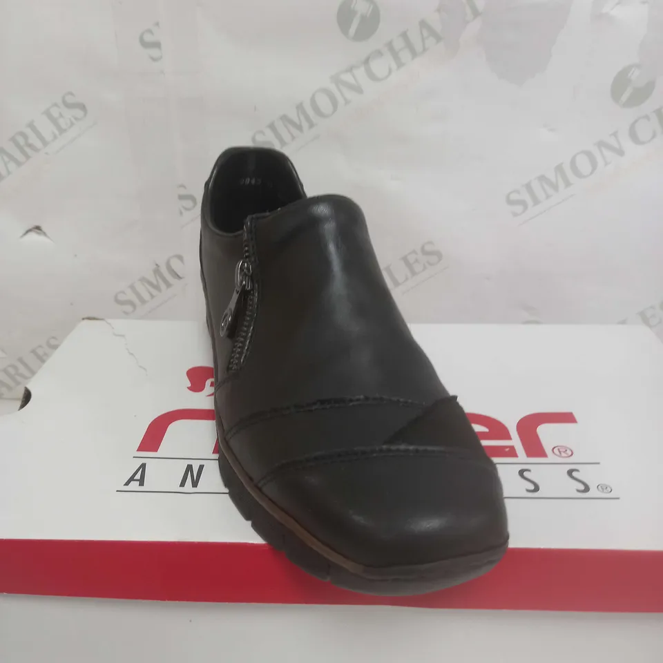 BOXED PAIR OF RIEKER LOW LOAFER SHOES IN BLACK SIZE 4