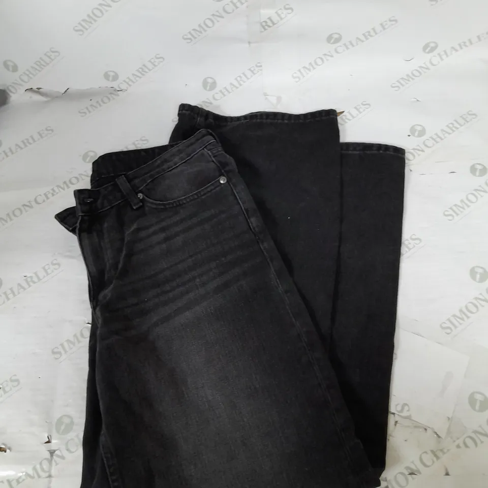 WEEKDAY LOW LOOSE WIDE LEG JEANS IN BLACK SIZE 31/32