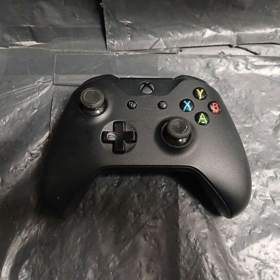 XBOX WIRELESS CONTROLLER FOR XBOX ONE – BLACK
