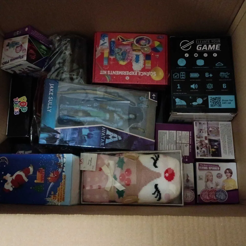 LARGE QUANTITY OF ASSORTED TOYS, GAMES AND CRAFT ITEMS