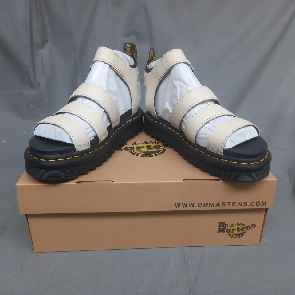 BOXED PAIR OF DR MARTENS PLATFORM SANDALS IN CREAM UK SIZE 5