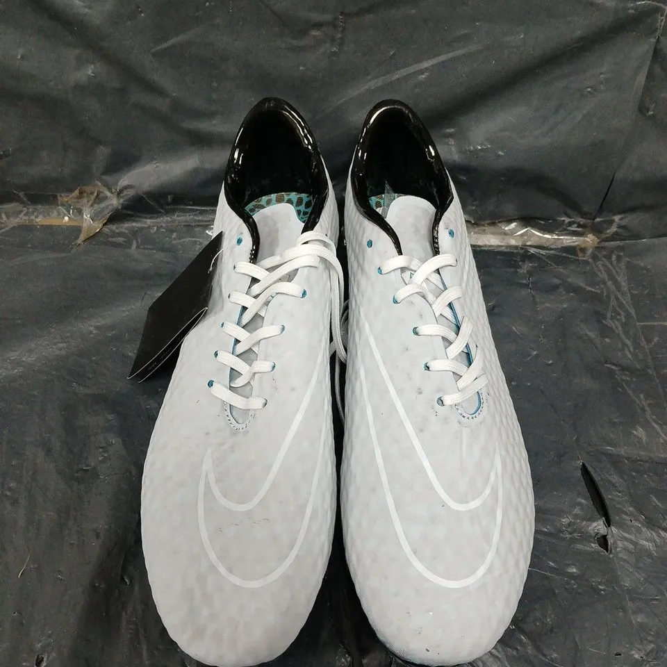 UNBOXED PAIR OF NIKE HYPERVENOM FOOTBALL BOOTS - UK SIZE 10