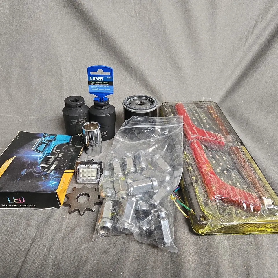 APPROXIMATELY 10 ASSORTED VEHICLE PARTS TO INCLUDE NUTS AND BOLTS, LED LIGHTS AND DEEP HUB NUT SOCKET