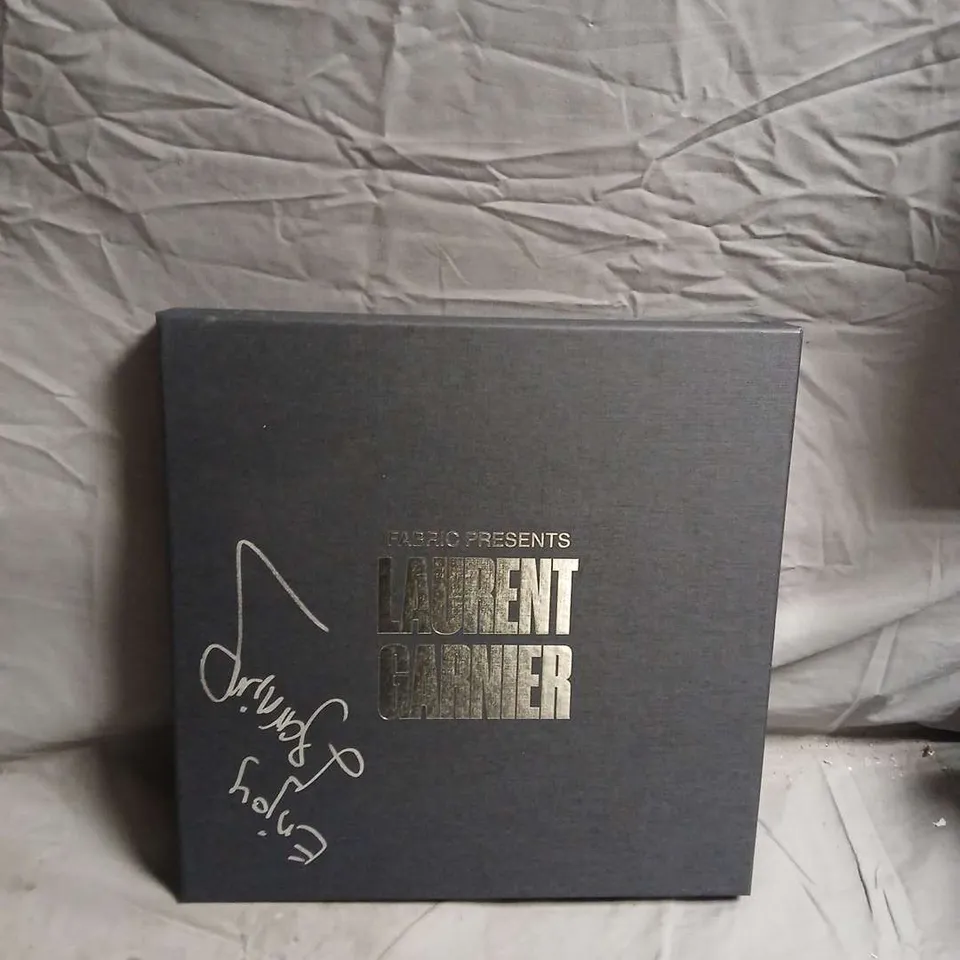 FABRIC PRESENTS LAURENT GARDNER – BOXED ART ITEM