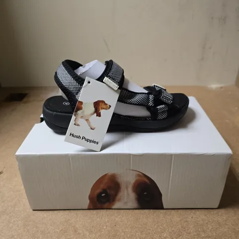HUSH PUPPIES SARA SANDAL – BLACK, UK 4 