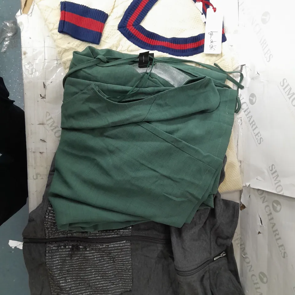 A BOX OF 10 ASSORTED ITEMS TO INCLUDE A CREAM JUMPER GREY ZIP UP JACKET AND A TURQUOISE FLOWERY DRESS