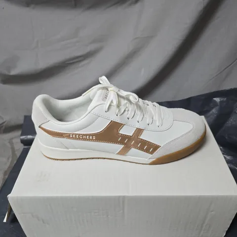 SKECHERS WHITE TRAINERS WITH ROSE GOLD SIDE STRIPE SIZE 8