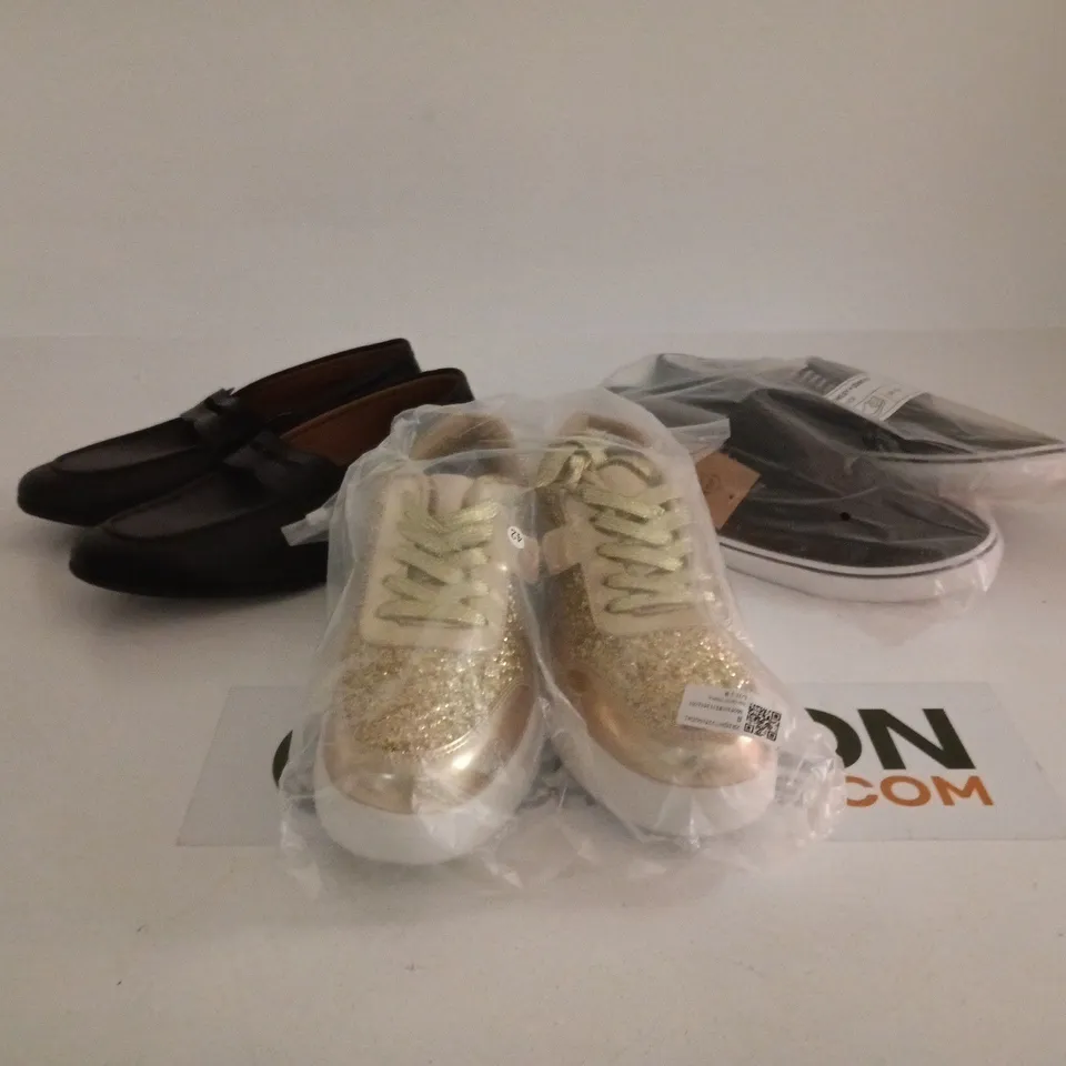 BOX OF APPROXIMATELY 20 ASSORTED FOOTWEAR ITEMS TO INCLUDE SHOES, TRAINERS ETC