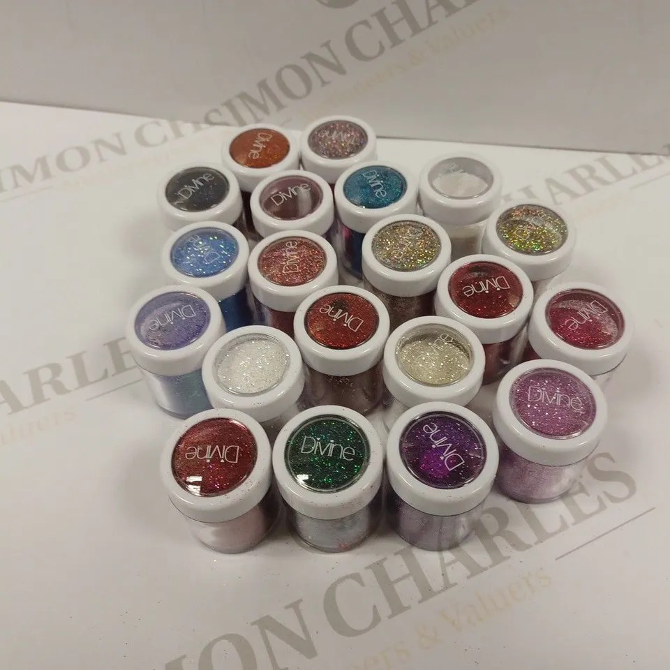 APPROXIMATELY 20 ASSORTED DIVINE NAIL GLITTER 