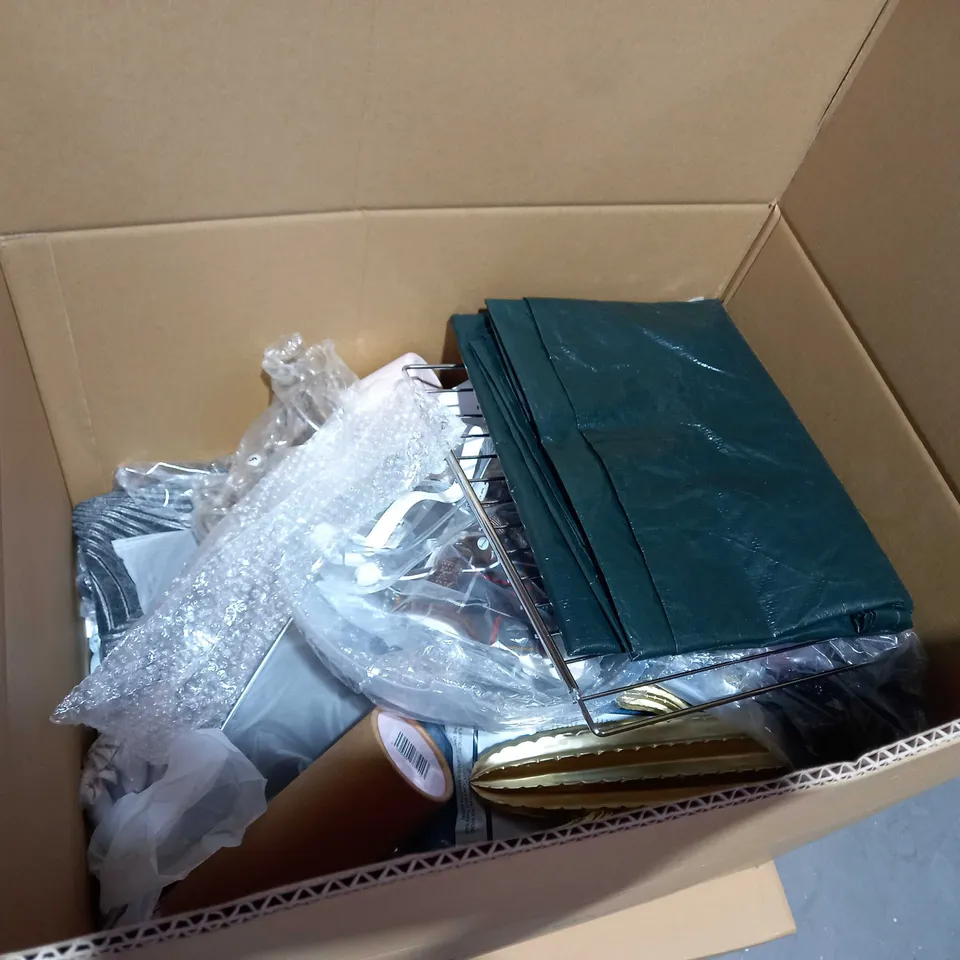 BOX OF APPROXIMATELY 14 ASSORTED HOUSEHOLD ITEMS TO INCLUDE A CORDED PHONE, A LAMP SHADE AND A TABLE CLOTH